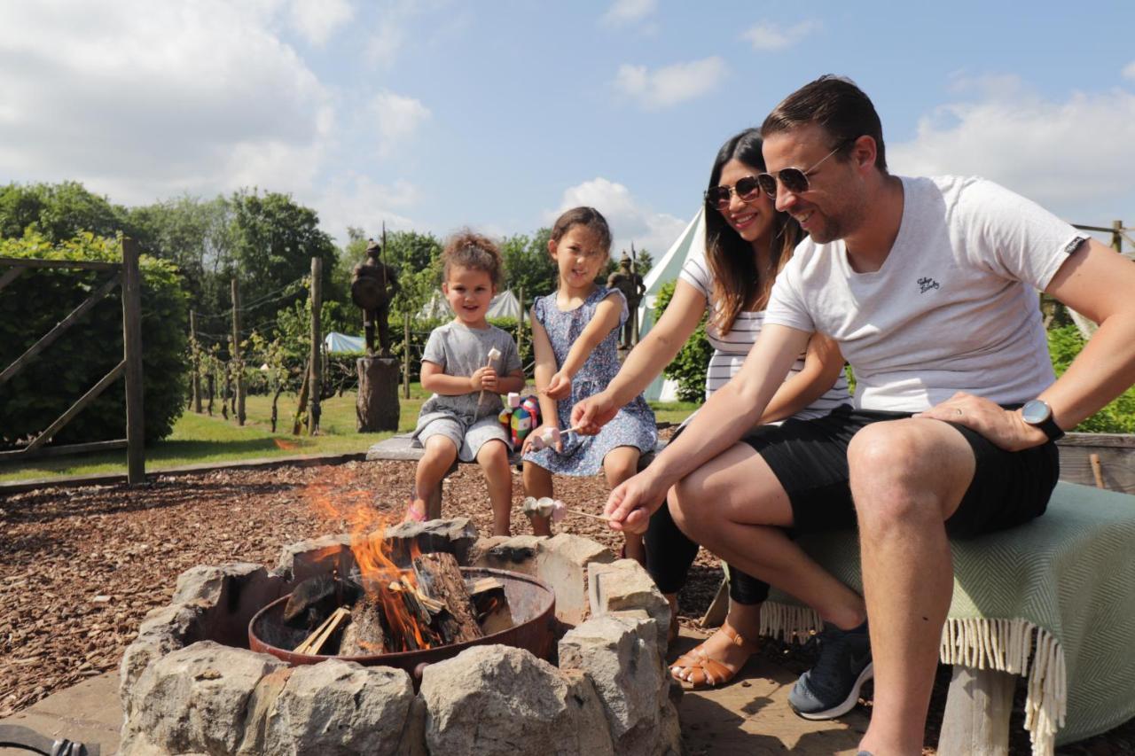 Leeds Castle Knights Glamping 호텔 외부 사진