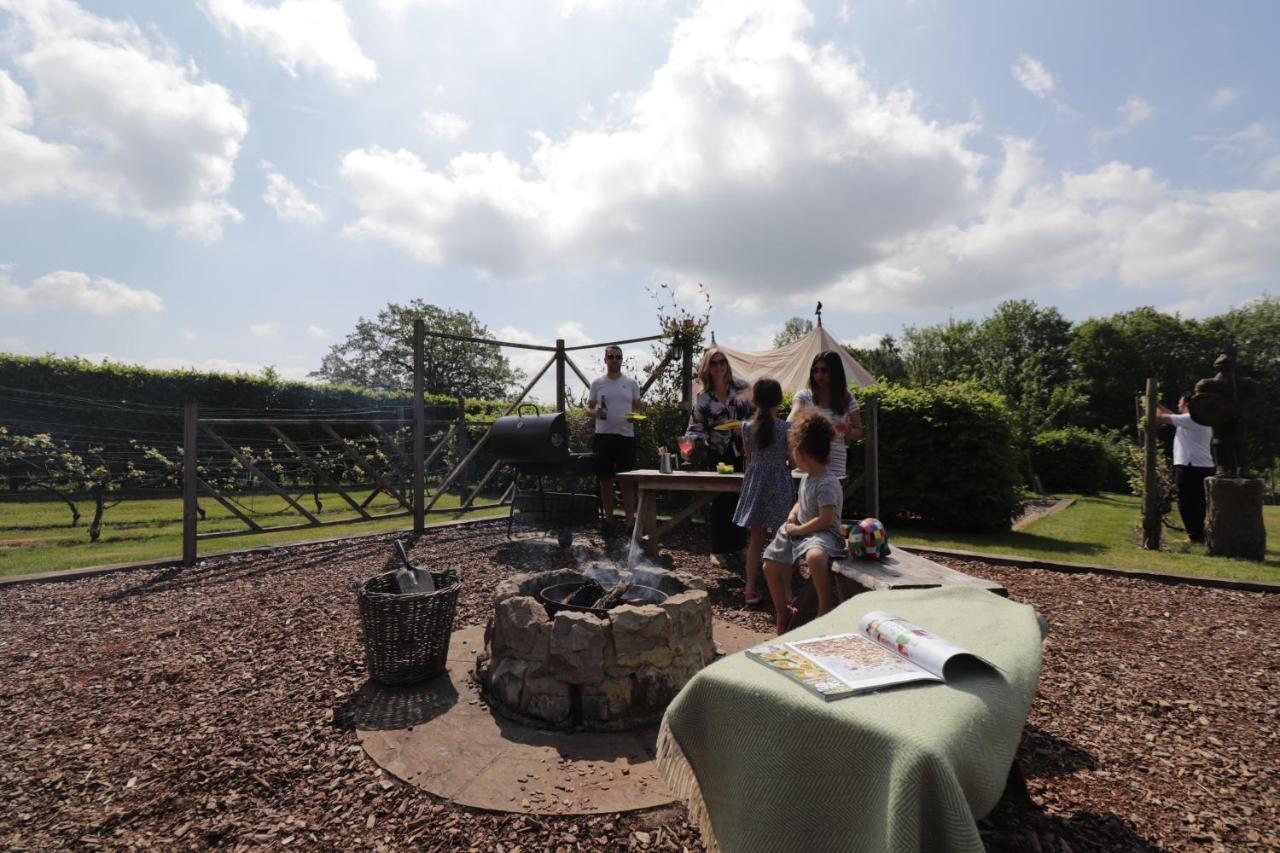 Leeds Castle Knights Glamping 호텔 외부 사진