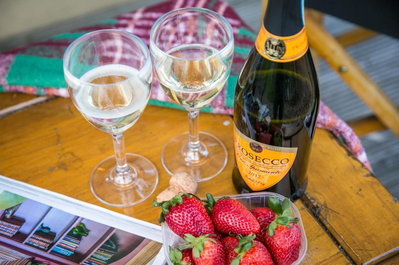 Leeds Castle Knights Glamping 호텔 외부 사진