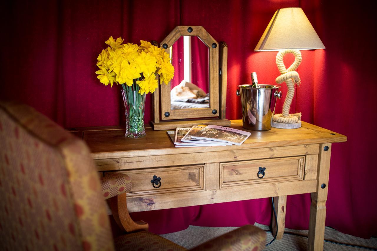 Leeds Castle Knights Glamping 호텔 외부 사진
