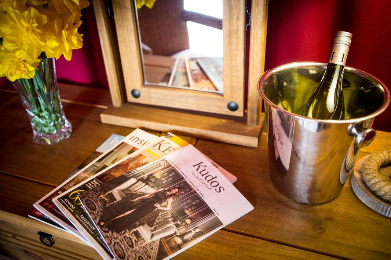 Leeds Castle Knights Glamping 호텔 외부 사진